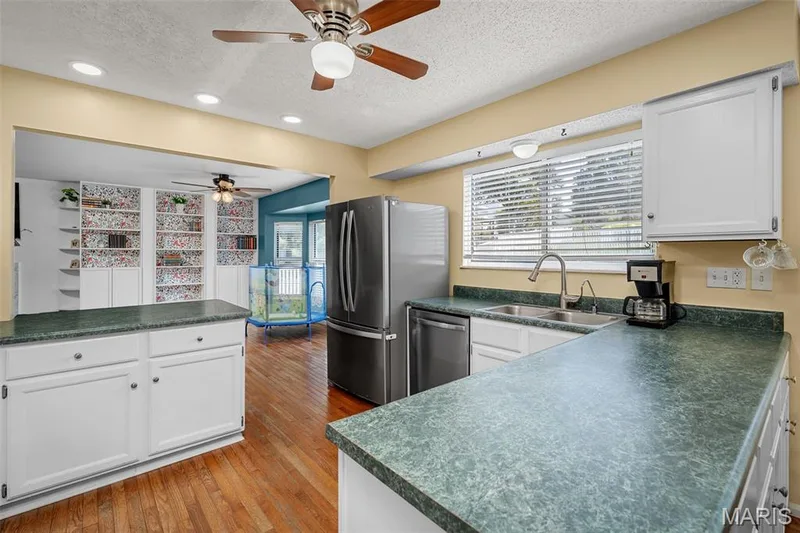 1266 Stephenridge Drive, St Charles, MO 63304 — listing photo 14 of 39