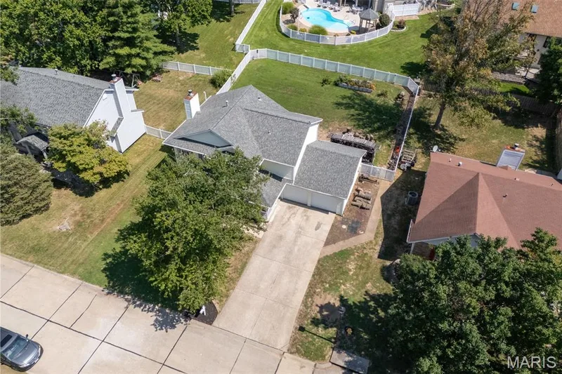 1266 Stephenridge Drive, St Charles, MO 63304 — listing photo 33 of 39