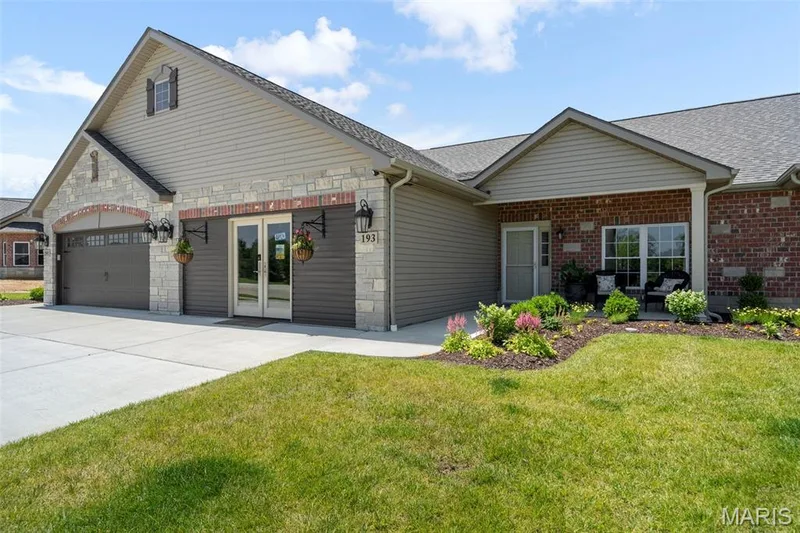 193 Santa Elena Drive, Wentzville, MO — listing photo 1