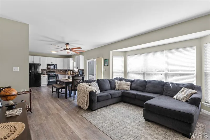 465 Fall River Lane, St Charles, MO 63304 — listing photo 4 of 30