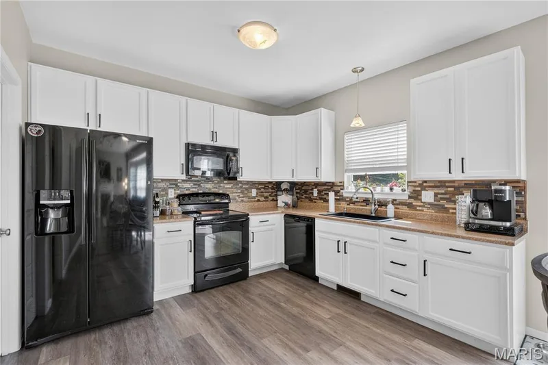 465 Fall River Lane, St Charles, MO 63304 — listing photo 8 of 30