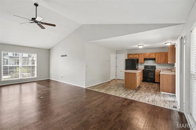 217 Royallsprings Parkway, O'Fallon, MO 63368 — listing photo 4 of 15