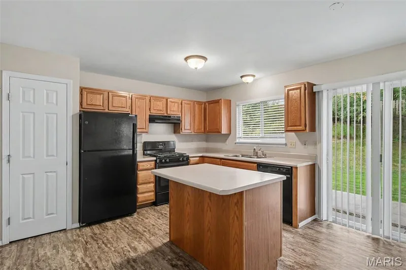 217 Royallsprings Parkway, O'Fallon, MO 63368 — listing photo 5 of 15
