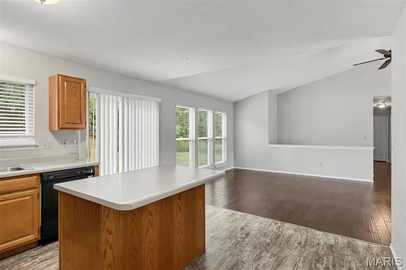 217 Royallsprings Parkway, O'Fallon, MO 63368 — listing photo 7 of 15