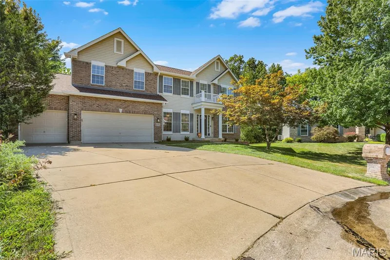 681 Zumwalt Crossing, O'Fallon, MO 63366 — listing photo 3 of 55