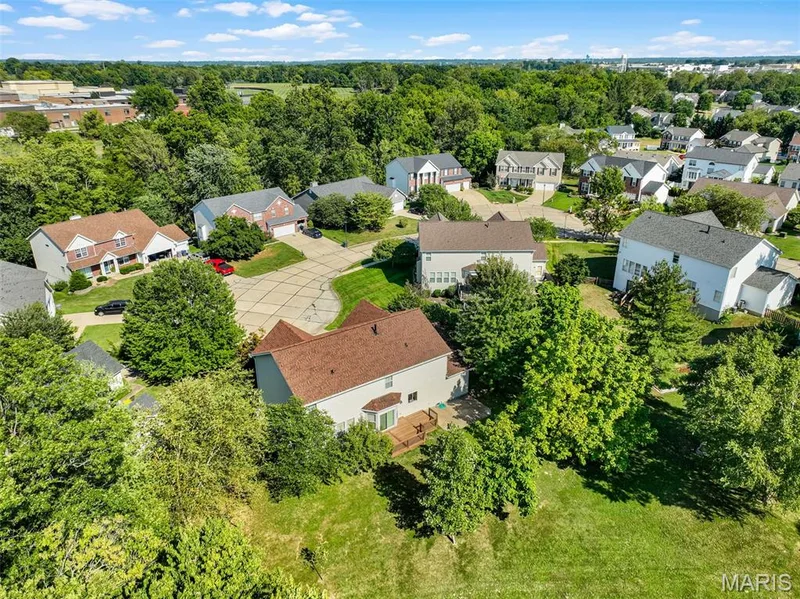 681 Zumwalt Crossing, O'Fallon, MO 63366 — listing photo 9 of 55