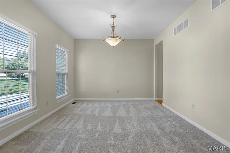 681 Zumwalt Crossing, O'Fallon, MO 63366 — listing photo 14 of 55