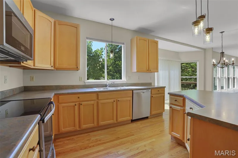 681 Zumwalt Crossing, O'Fallon, MO 63366 — listing photo 23 of 55