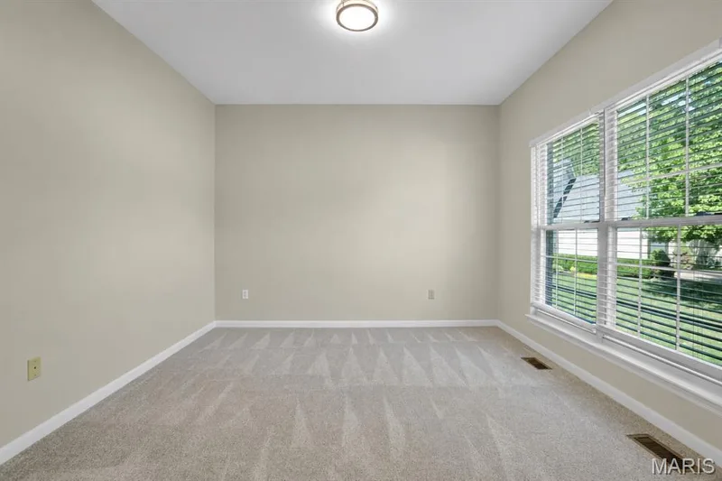 681 Zumwalt Crossing, O'Fallon, MO 63366 — listing photo 15 of 55