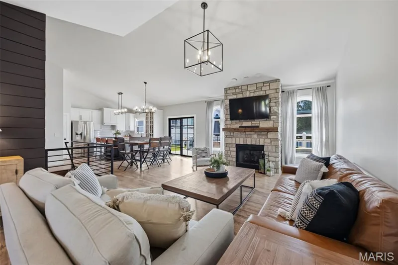 348 Fallon Parkway, O'Fallon, MO 63376 — listing photo 4 of 39