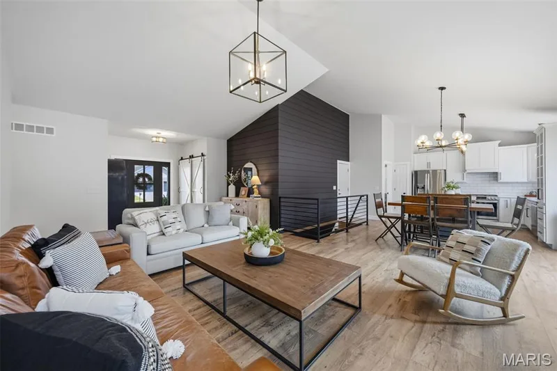 348 Fallon Parkway, O'Fallon, MO 63376 — listing photo 6 of 39