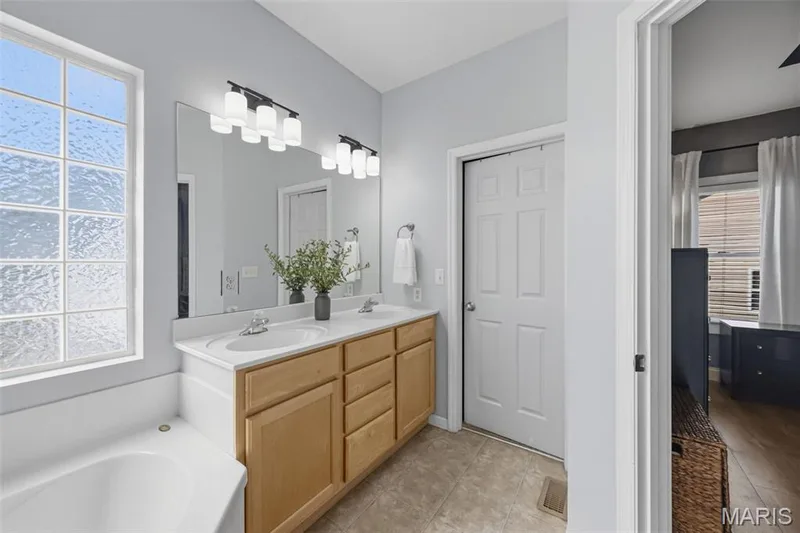 348 Fallon Parkway, O'Fallon, MO 63376 — listing photo 16 of 39