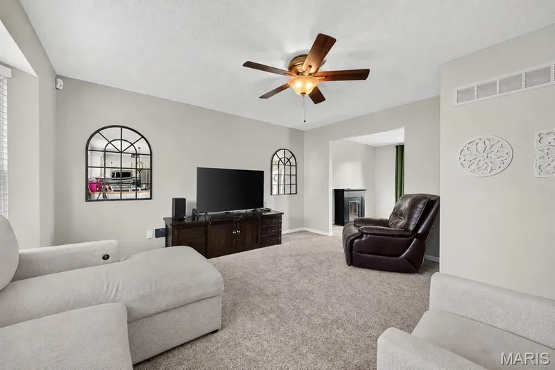 1941 Royal Heir Drive, O'Fallon, MO 63366 — listing photo 11 of 46