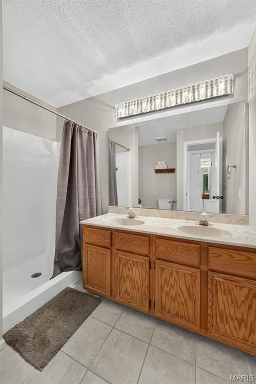 Primary Bathroom with Two Sinks with separate Tub & Shower — 1941 Royal Heir Drive, O'Fallon, MO 63366