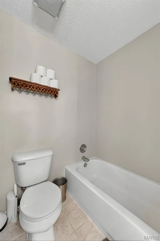 Tub in Primary Bathroom — 1941 Royal Heir Drive, O'Fallon, MO 63366