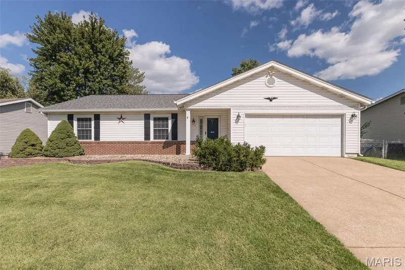 1124 Athena Way, St Peters, MO 63376 — listing photo 1 of 36