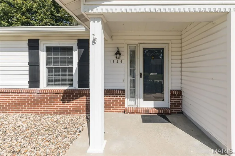 1124 Athena Way, St Peters, MO 63376 — listing photo 2 of 36