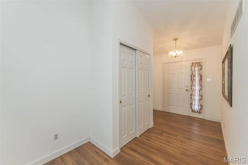 1124 Athena Way, St Peters, MO 63376 — listing photo 5 of 36