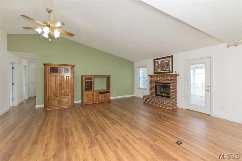 1124 Athena Way, St Peters, MO 63376 — listing photo 11 of 36