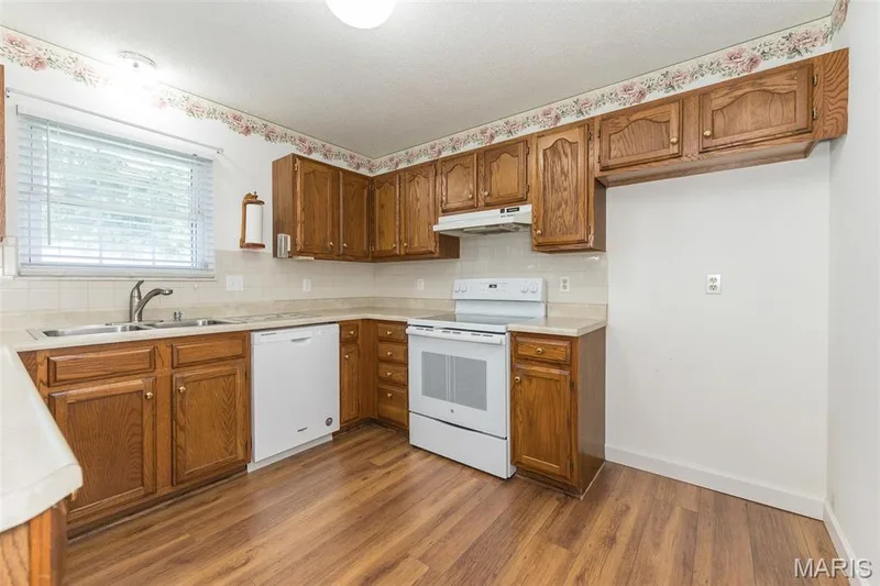 1124 Athena Way, St Peters, MO 63376 — listing photo 15 of 36