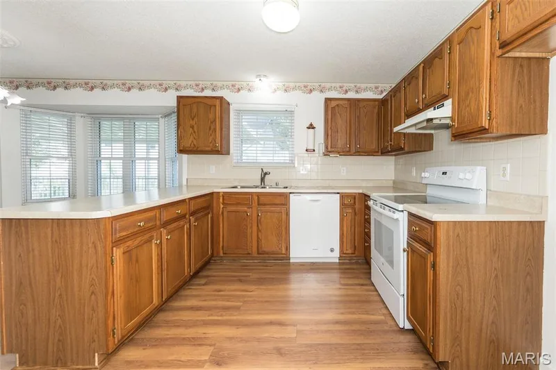 1124 Athena Way, St Peters, MO 63376 — listing photo 16 of 36