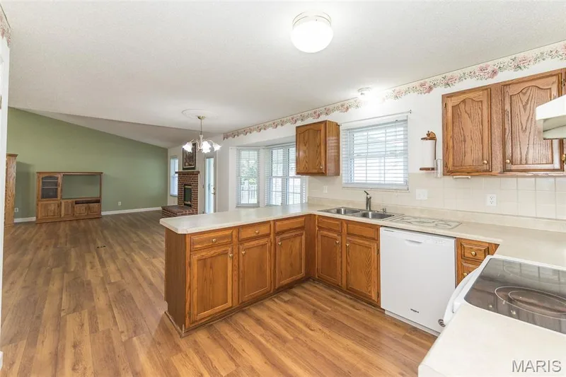 1124 Athena Way, St Peters, MO 63376 — listing photo 17 of 36