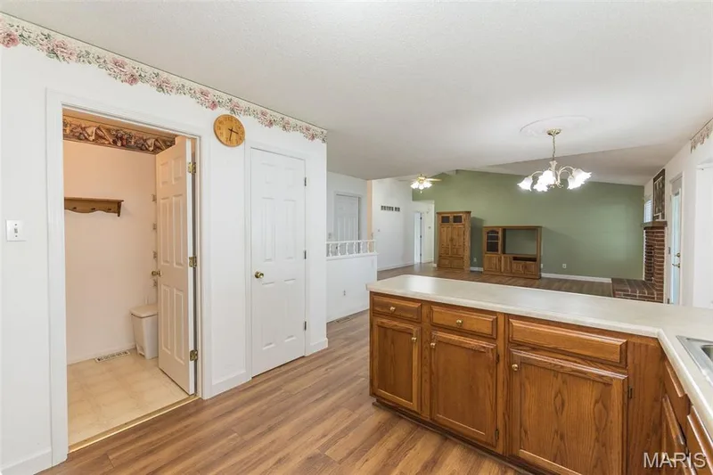 1124 Athena Way, St Peters, MO 63376 — listing photo 18 of 36