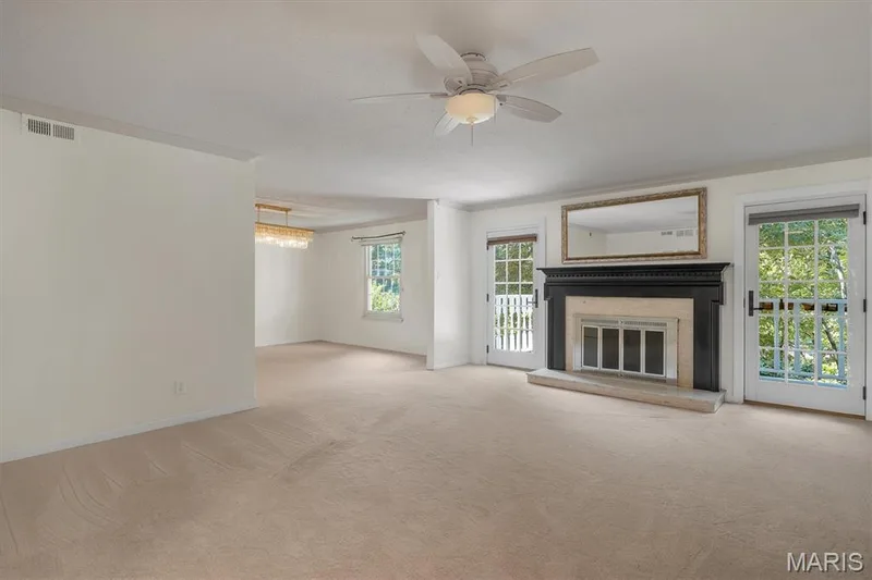 2335 Manor Grove Drive #10, Chesterfield, MO 63017 — listing photo 8 of 36