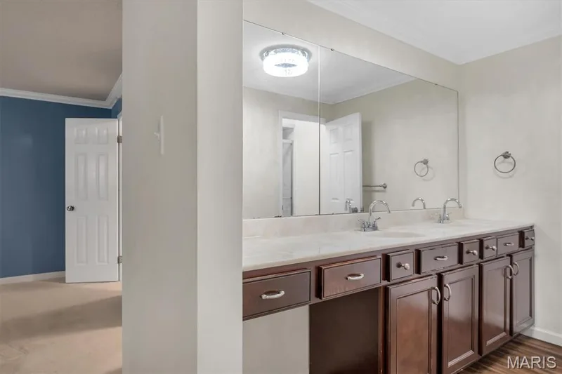 2335 Manor Grove Drive #10, Chesterfield, MO 63017 — listing photo 21 of 36