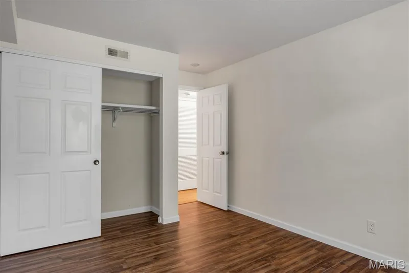 2335 Manor Grove Drive #10, Chesterfield, MO 63017 — listing photo 23 of 36