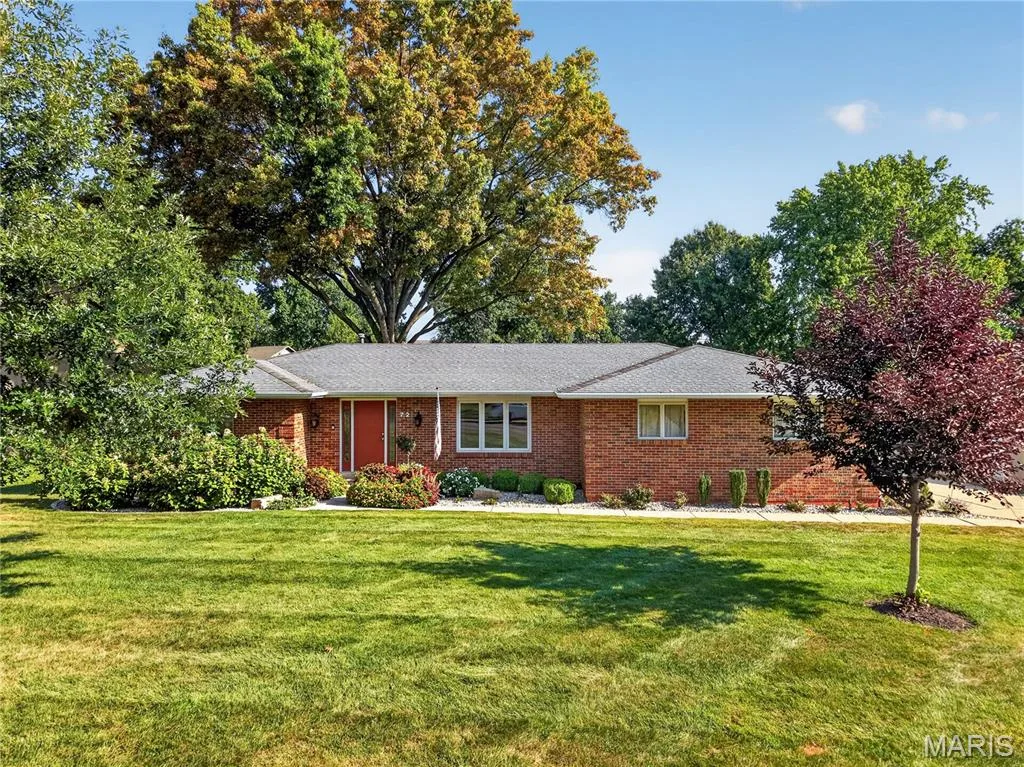 72 Champagne Dr Welcome to this all brick home located just down the street from the LSL CA Clubhouse — 72 Champagne Drive, Lake St. Louis, MO 63367