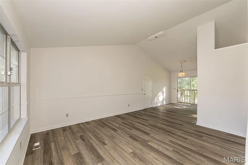 121 Oak Valley Drive, St Peters, MO 63376 — listing photo 5 of 33