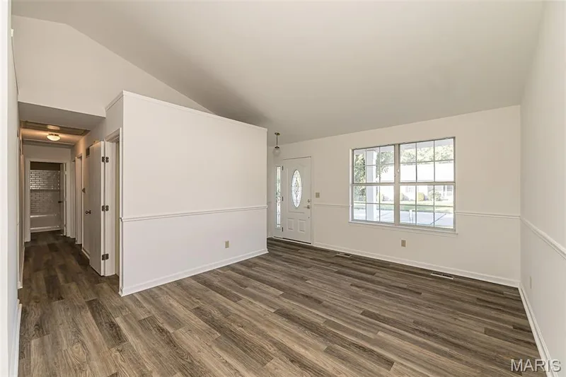 121 Oak Valley Drive, St Peters, MO 63376 — listing photo 10 of 33