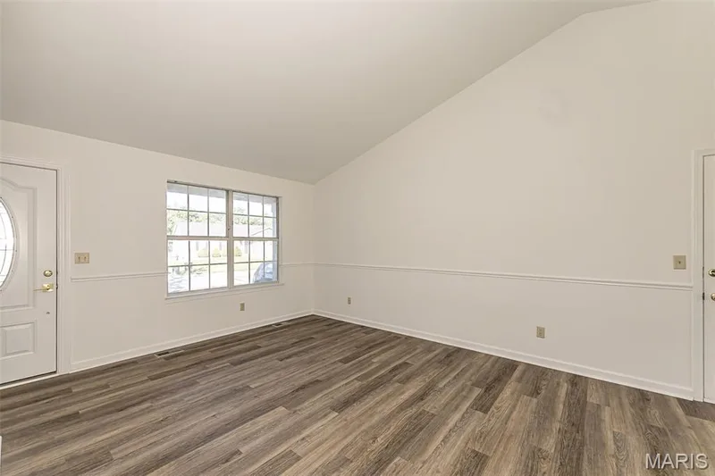 121 Oak Valley Drive, St Peters, MO 63376 — listing photo 11 of 33