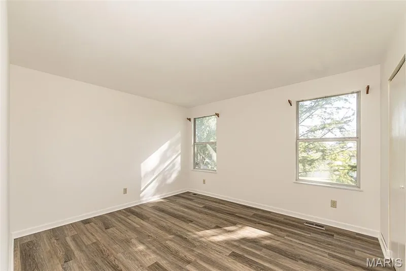 121 Oak Valley Drive, St Peters, MO 63376 — listing photo 16 of 33