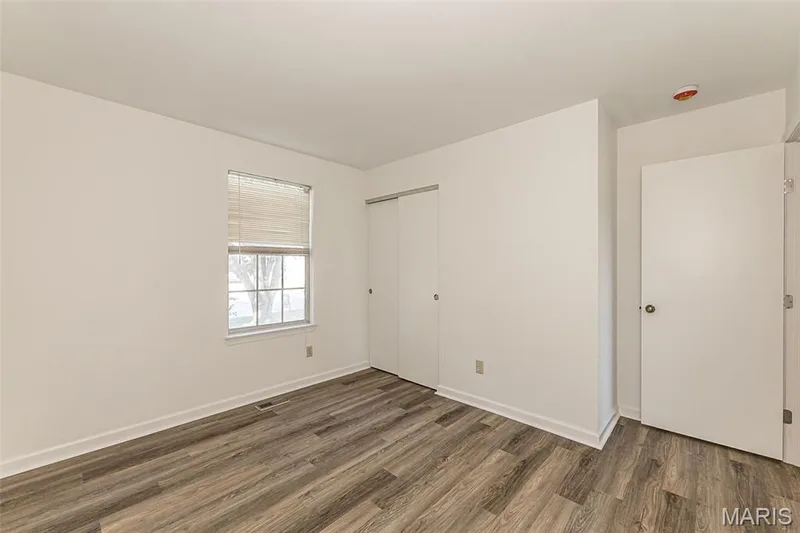 121 Oak Valley Drive, St Peters, MO 63376 — listing photo 18 of 33
