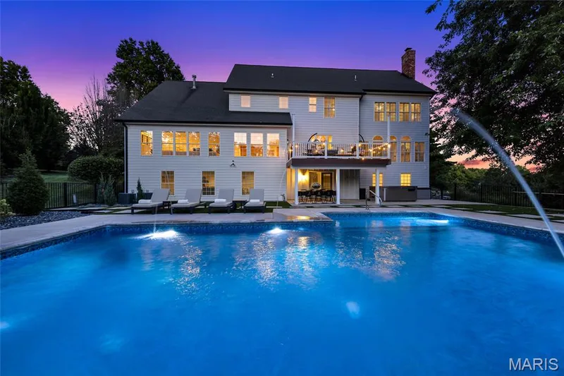 1109 Windridge Estates Lane, Chesterfield, MO 63005 — listing photo 2 of 99