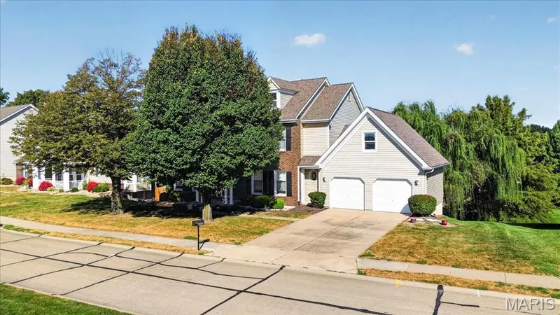 3445 Riverchase Parkway, St Charles, MO 63301 — listing photo 2 of 77