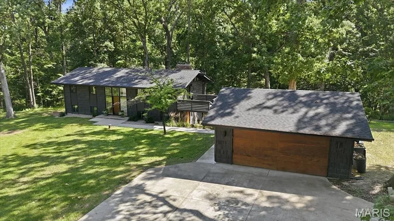 707 Genteman Road, O'Fallon, MO 63366 — listing photo 2 of 33