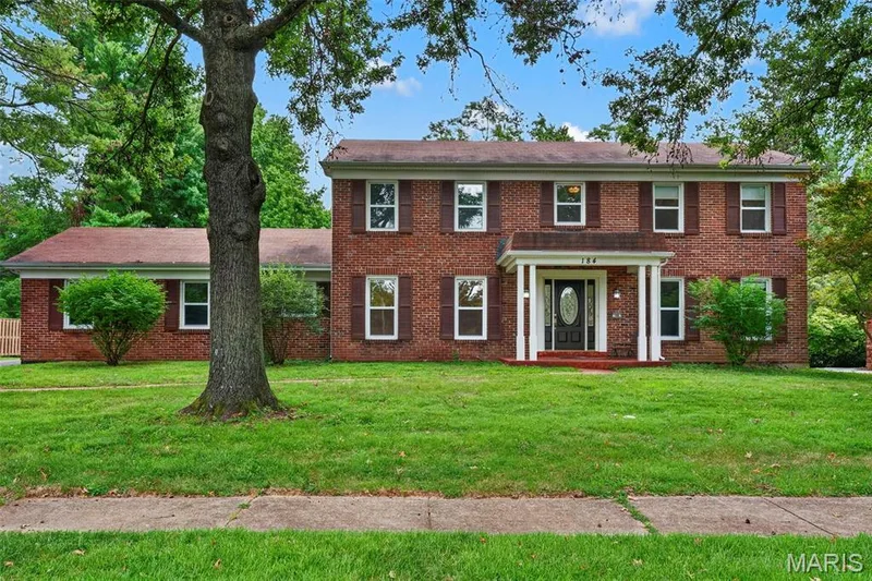 184 Gunston Hall Court, Chesterfield, MO β listing photo 1