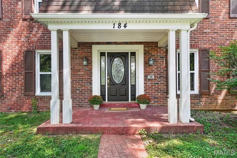 184 Gunston Hall Court, Chesterfield, MO 63017 — listing photo 2 of 48