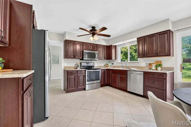184 Gunston Hall Court, Chesterfield, MO 63017 — listing photo 15 of 48
