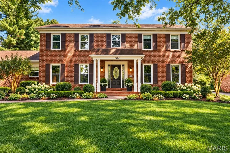 184 Gunston Hall Court, Chesterfield, MO — listing photo 1