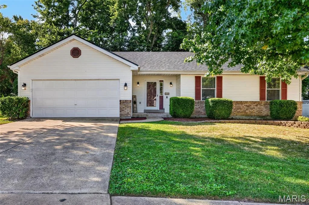 206 Geranium Drive, O'Fallon, MO 63366 — listing photo 1 of 25
