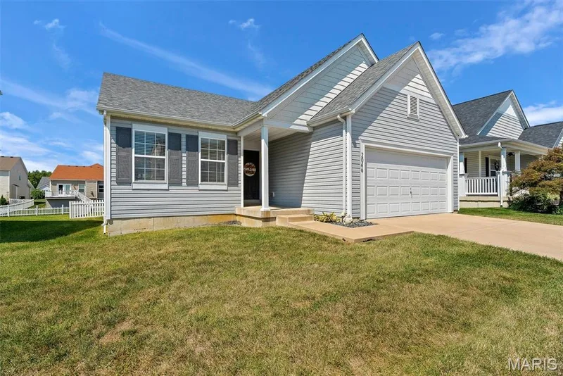 2046 Preston Woods Parkway, Lake St. Louis, MO 63367 — listing photo 2 of 41