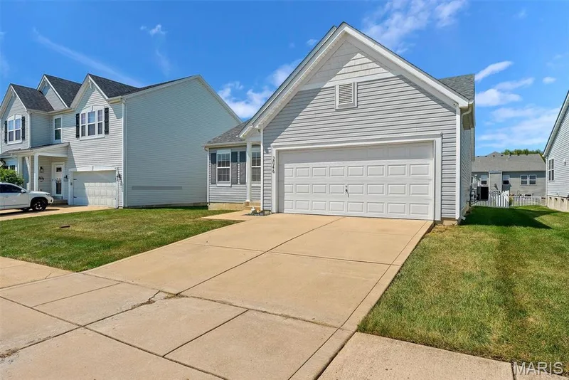 2046 Preston Woods Parkway, Lake St. Louis, MO 63367 — listing photo 3 of 41