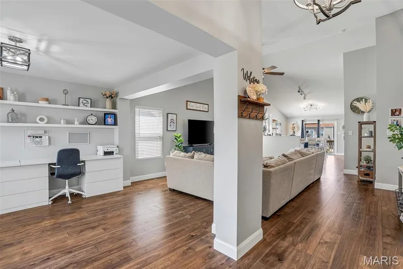 2046 Preston Woods Parkway, Lake St. Louis, MO 63367 — listing photo 5 of 41