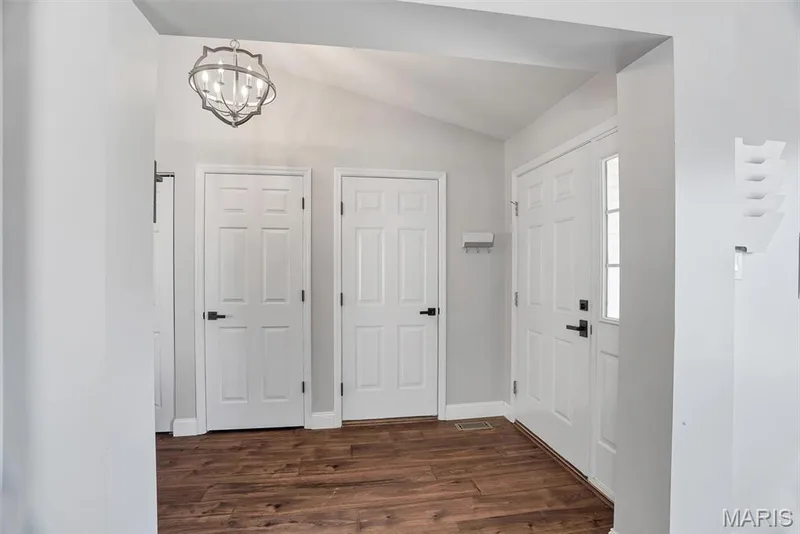 2046 Preston Woods Parkway, Lake St. Louis, MO 63367 — listing photo 6 of 41