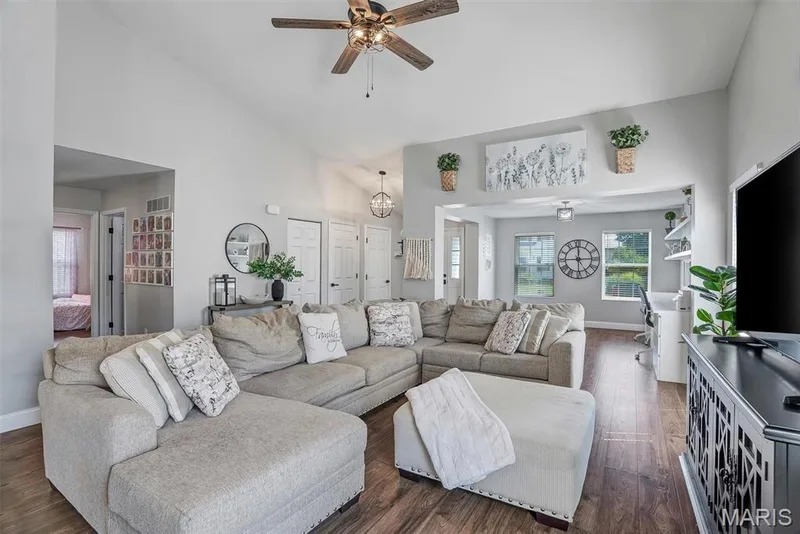2046 Preston Woods Parkway, Lake St. Louis, MO 63367 — listing photo 9 of 41