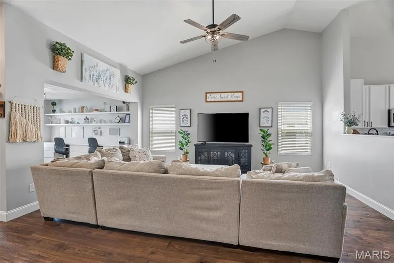 2046 Preston Woods Parkway, Lake St. Louis, MO 63367 — listing photo 11 of 41